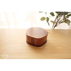 Plum blossoms Lacquered bending magewappa bento box กล่องข้าวญี่ปุ่นทรงดอกพลัมสีไม้เข้ม 1 ชั้น