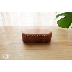 Soramame Lacquered Hemlock Bento Boxกล่องข้าวญี่ปุ่นทรงถั่ว สีไม้คลาสสิค 1 ชั้น