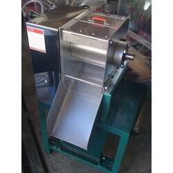 เครื่องขูดมะพร้าว 6นิ้ว มอเตอร์ 1.0HP สแตนเลส