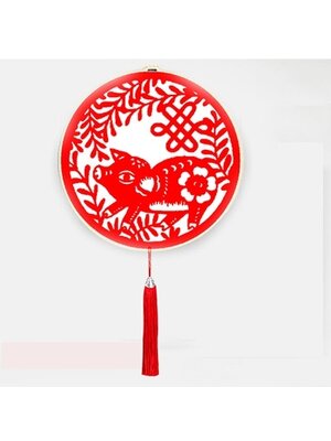 pig-1010 *สินค้าหมด* ชุดปักครอสติช ลายหมูแดง ( มีสะดึงใส่กรอบ+พู่ ไม่มีเดินเส้น ) ขนาด 35*35 ซม. ผ้าครอสติช 11CTพิมพ์ลายปักบนผ้า ไหมคอตตอนสีแดง เข็ม (ไม่มีผังลาย)