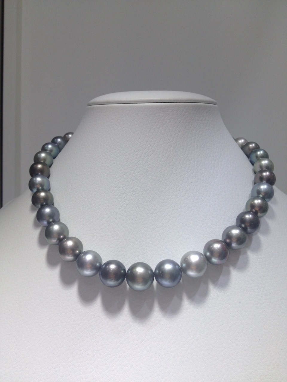 ไข่มุก south sea ขนาด 11.1-14.22 มิล กลม สีดำมัลติคัลเลอร์ AAA