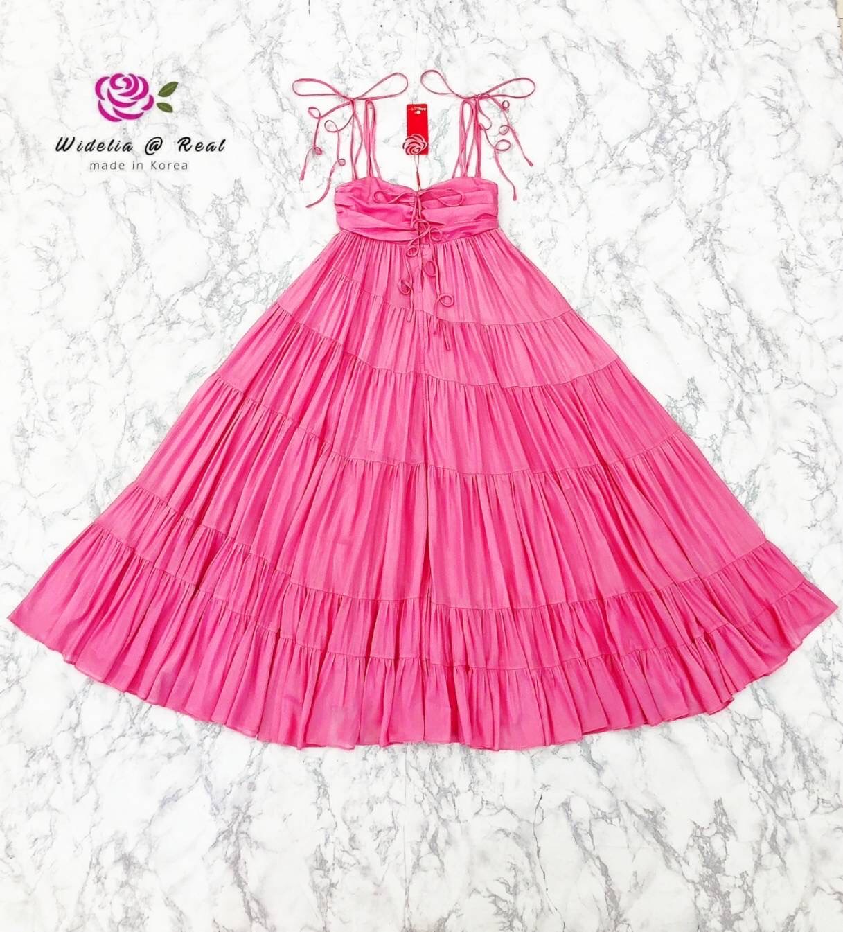 Landmee Maxi Dress แม็กซี่เดรสสายเดี่ยวแสนสวย