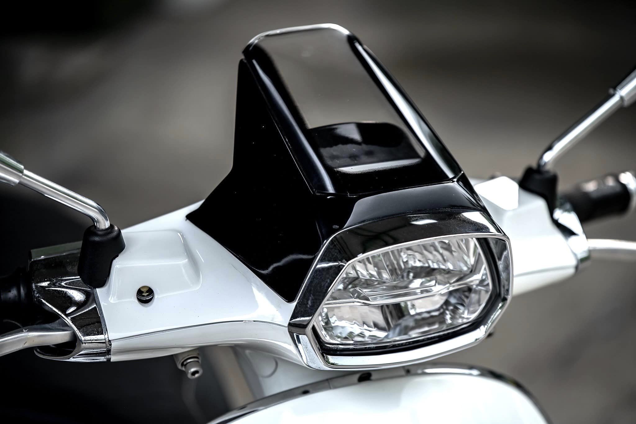 ชิวหน้า Vespa Sprint150 i-get MotolordD 1700฿ -สีใส -สีชาอ่อน