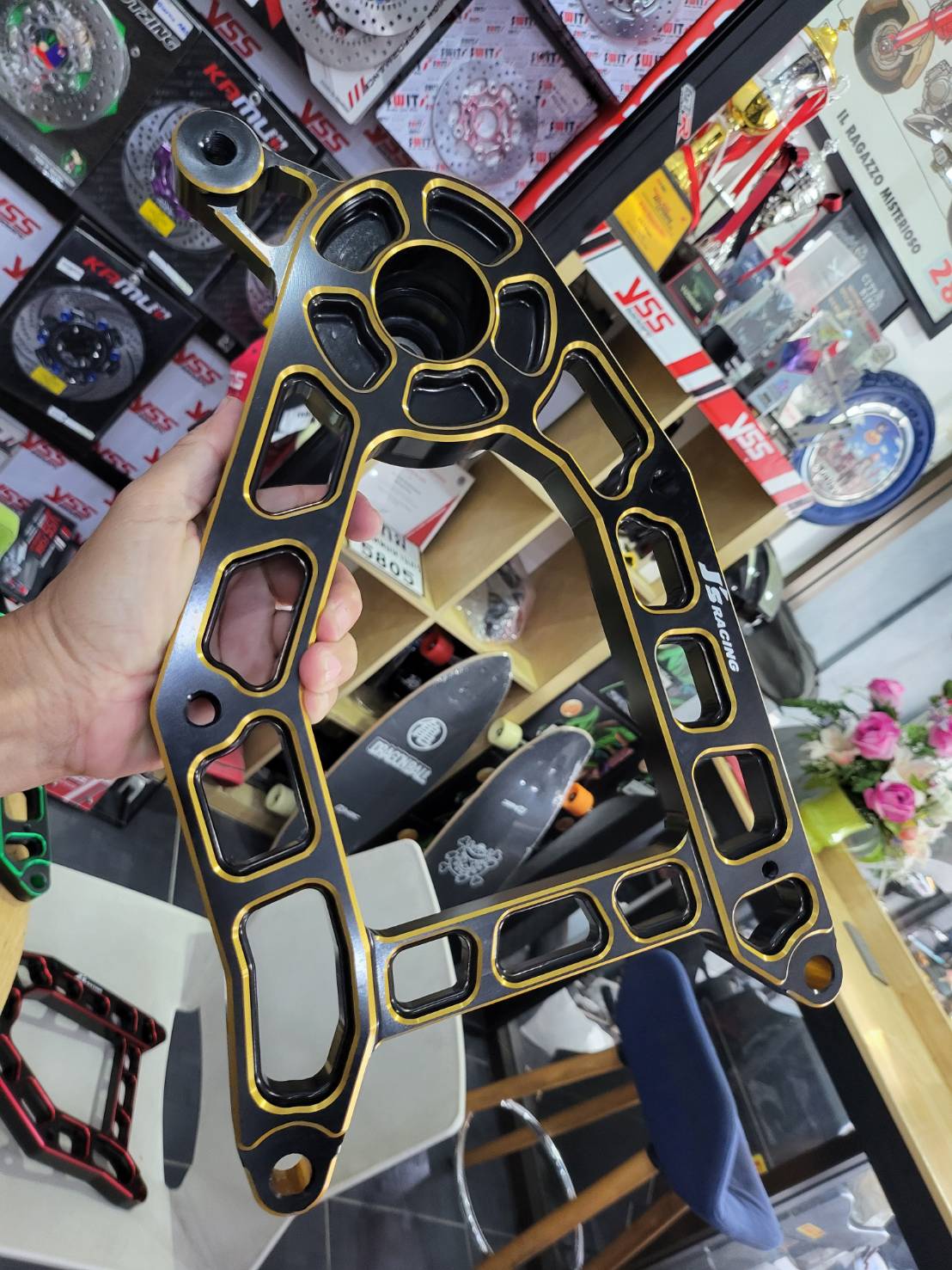 สวิงอาร์ม Giorno125 JS สีทูโทน ชุดละ5300 สีแดง สีทอง สีม่วง สีเขียว สีน้ำเงิน