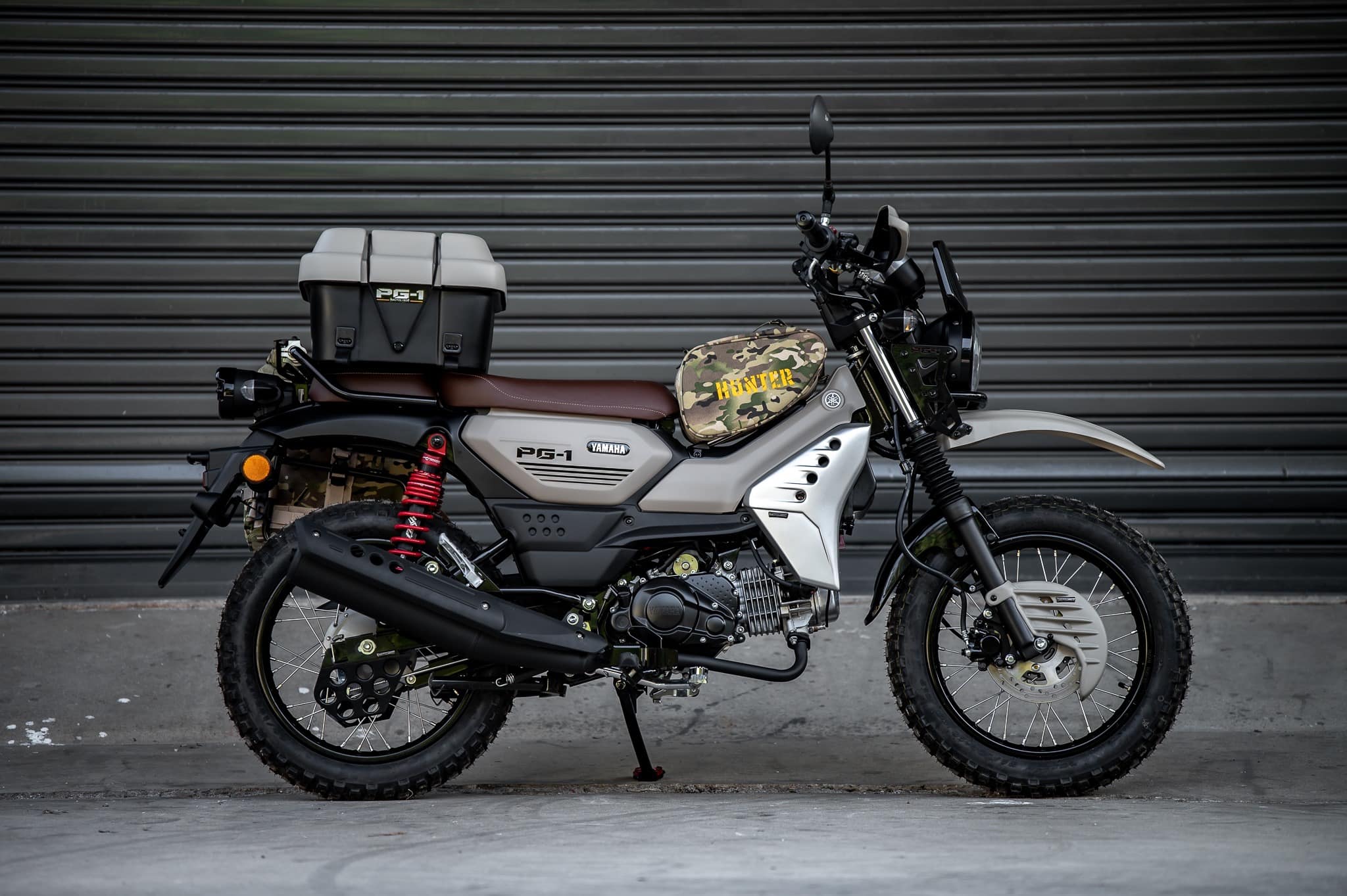 PG-1 1.) ครอบไฟหน้า Headlight cover. 1,590฿ 2.) ครอบไฟเบรค Rear brake light cover. 1,290฿ 3.) ชิวหน้า V1 Headbrand Windshield V1 1,590฿ 4.) กาบ อกบังหัวฉีด Side fairing cover. 1990฿ 5.) กันลาย V1 Mid frame protector. 1990฿ 6.) ชุดบังโคลนหน้าScrambler Full