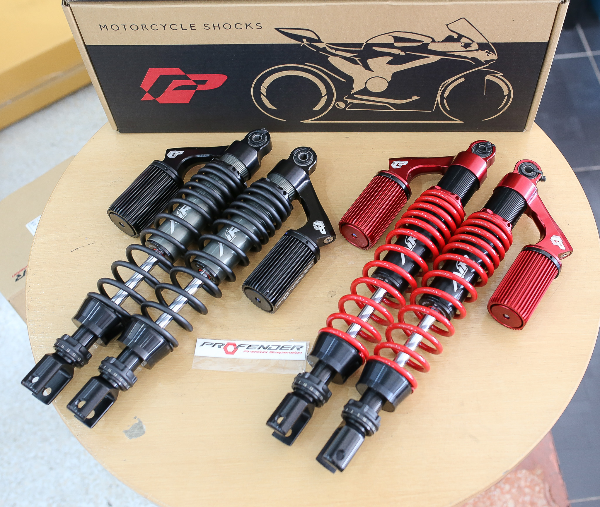 โช๊ค Profender รุ่น Air สี ดำ และ แดงForza350,ADV350 430MM-400MM รุ่นปรับ2จุด ราคา 7,900 ครับแถมกันขโมยล็อคโช็ค