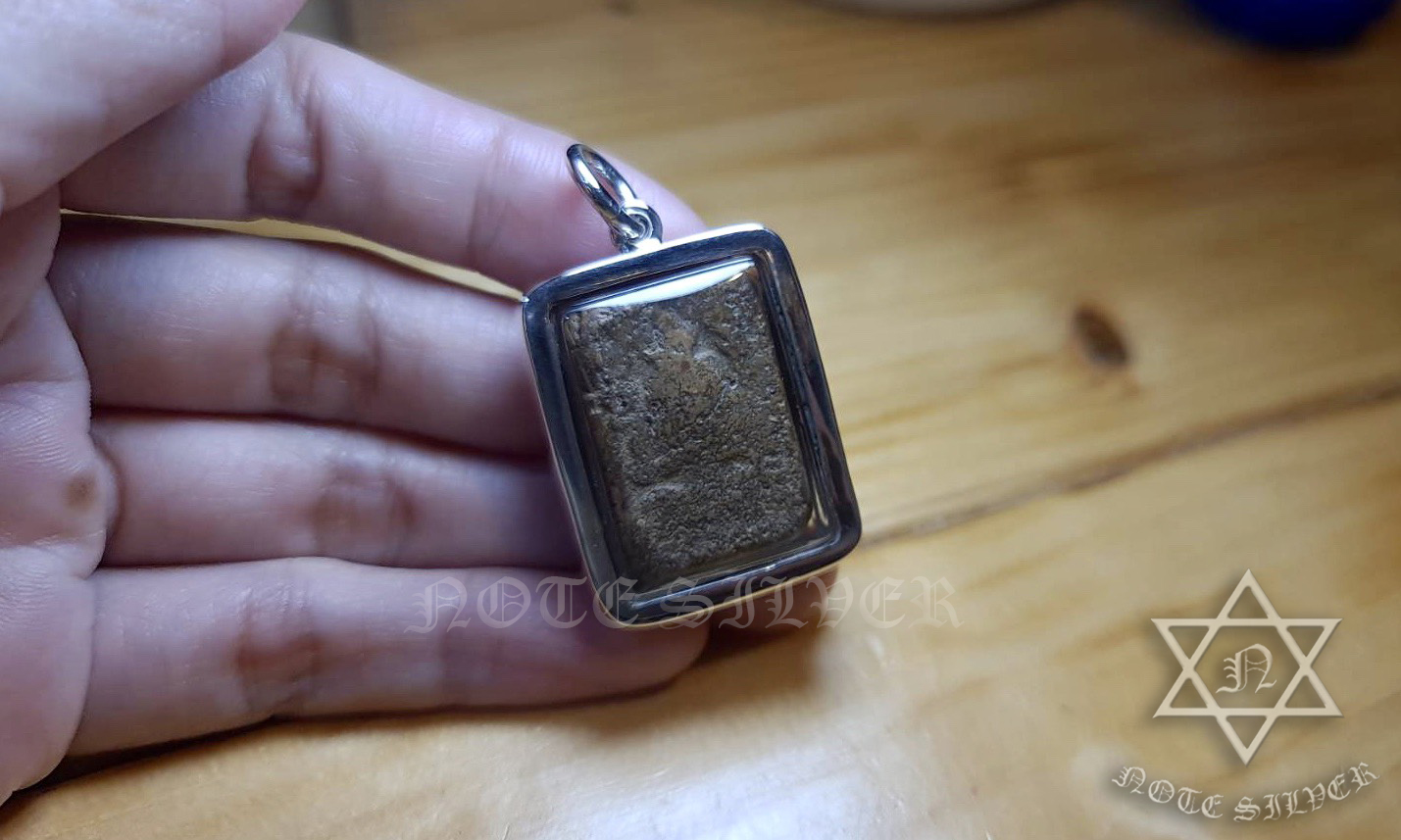 เลี่ยมพระเงินแท้ เลี่ยมจับขอบเรียบแบบเป็นสันเหลี่ยม Sterling Silver 925 NSSV2651