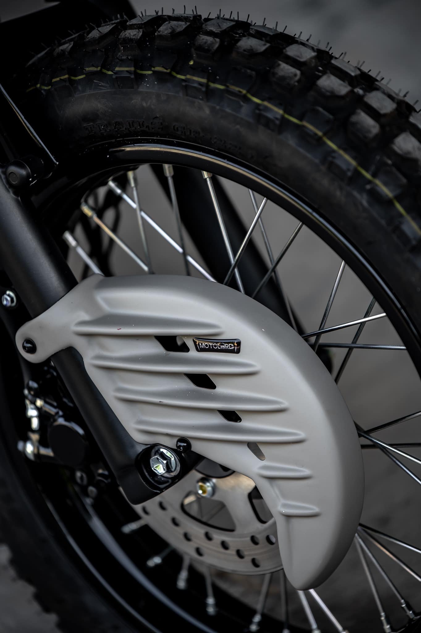 PG-1 1.) ครอบไฟหน้า Headlight cover. 1,590฿ 2.) ครอบไฟเบรค Rear brake light cover. 1,290฿ 3.) ชิวหน้า V1 Headbrand Windshield V1 1,590฿ 4.) กาบ อกบังหัวฉีด Side fairing cover. 1990฿ 5.) กันลาย V1 Mid frame protector. 1990฿ 6.) ชุดบังโคลนหน้าScrambler Full