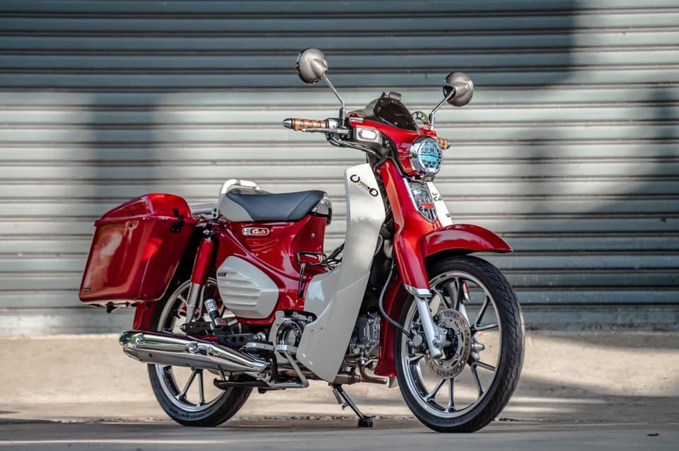 กระเป๋าซ้ายขวา AsurA HONDA C125 มีสีตามตัวรถราคา7900