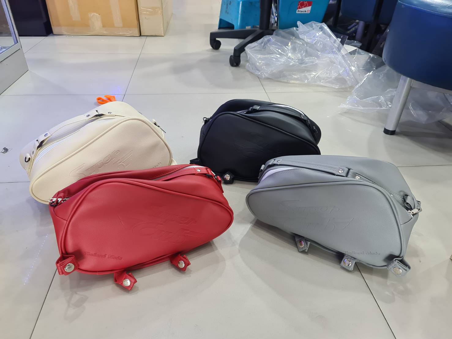 กระเป๋า C125 MotoLordD HONDA C125 ราคา 990 มีสีเทา ครีม แดง ดำ