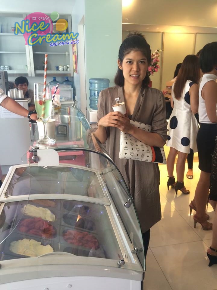 ออกงานในนามบ. CLARINS งาน OPEN BOX DAY ที่ CENTRAL WORLD