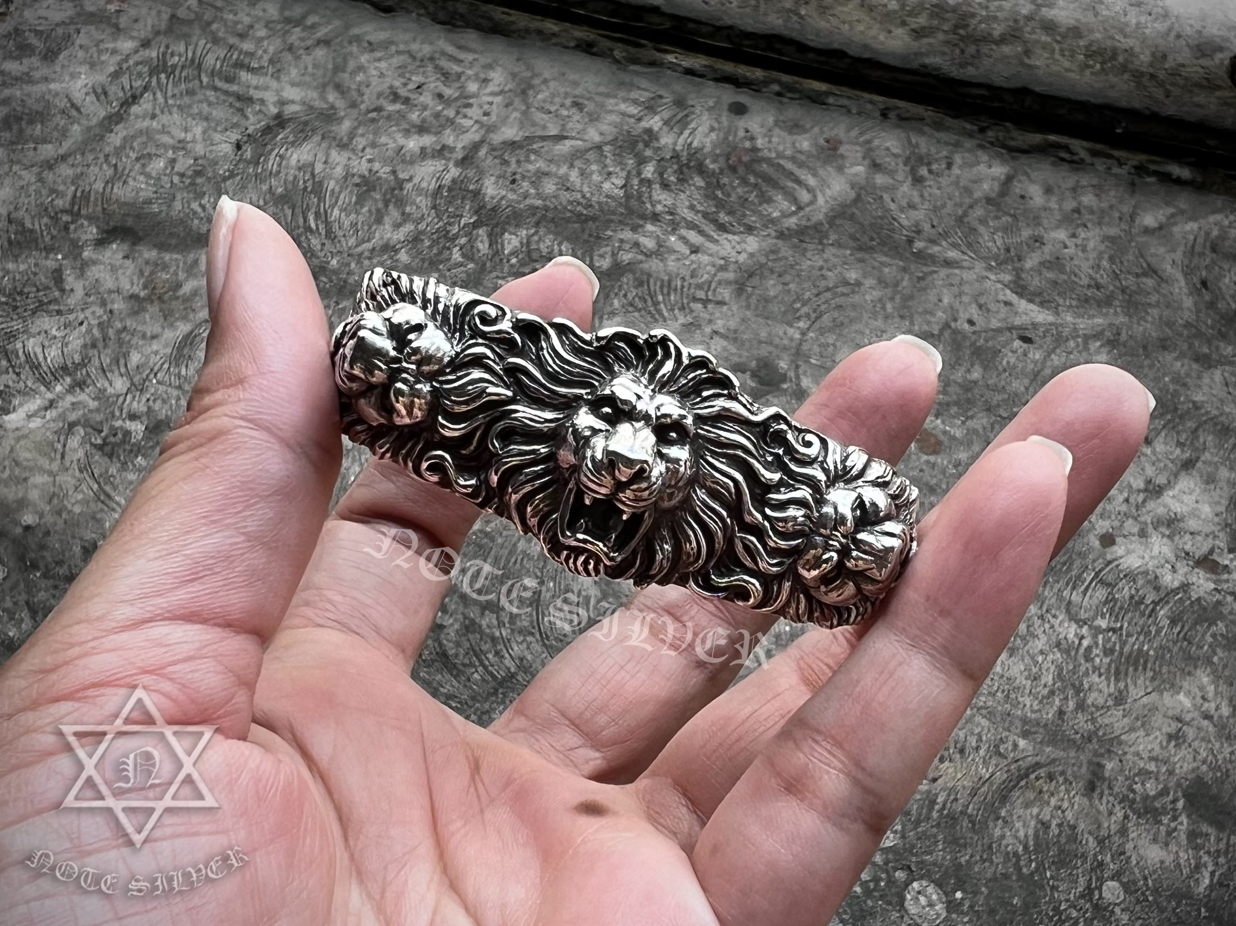 ข้อมือเงินแท้ ลายหัวสิงโตเจ้าป่า Sterling Silver NSBL2387