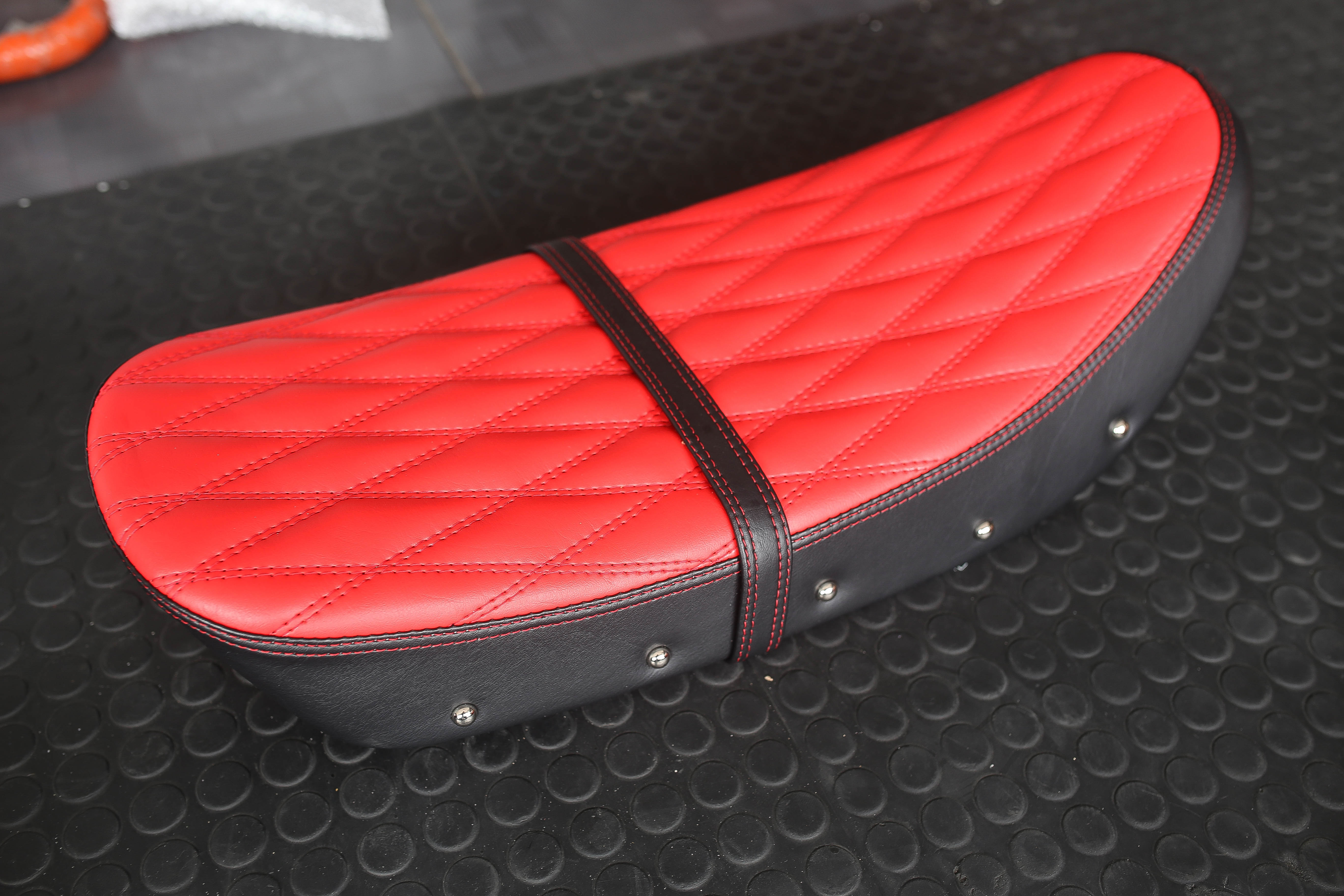 สินค้าใหม่ เบาะ DAX125 หน่อยวัดด่าน มี5สี13ลาย โครงเทียม สวยเข้ารูป