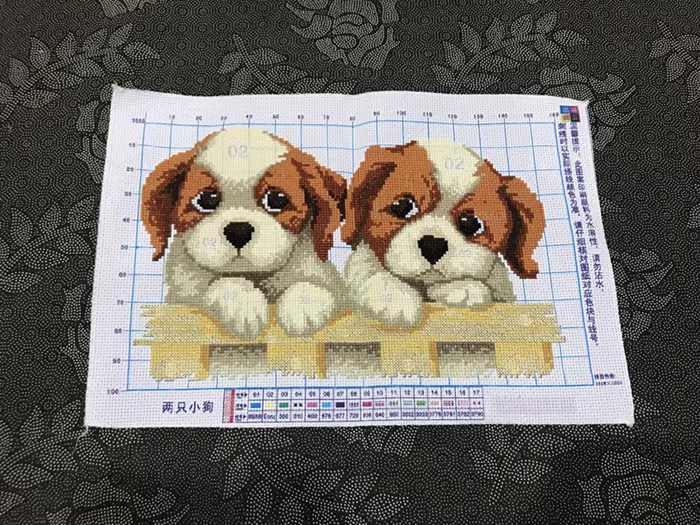 dog-1101 *สินค้าหมด* ชุดปักครอสติช ลายคู่น้องหมา (ไม่มีเดินเส้น ผ้า11CTพิมพ์ลาย ปัก 3 เส้นเล็ก) ขนาด 47*33 ซม.ผ้าครอสติช 11CTพิมพ์ลายปักบนผ้า ไหมคอตตอน 17 สี ผังลาย เข็ม