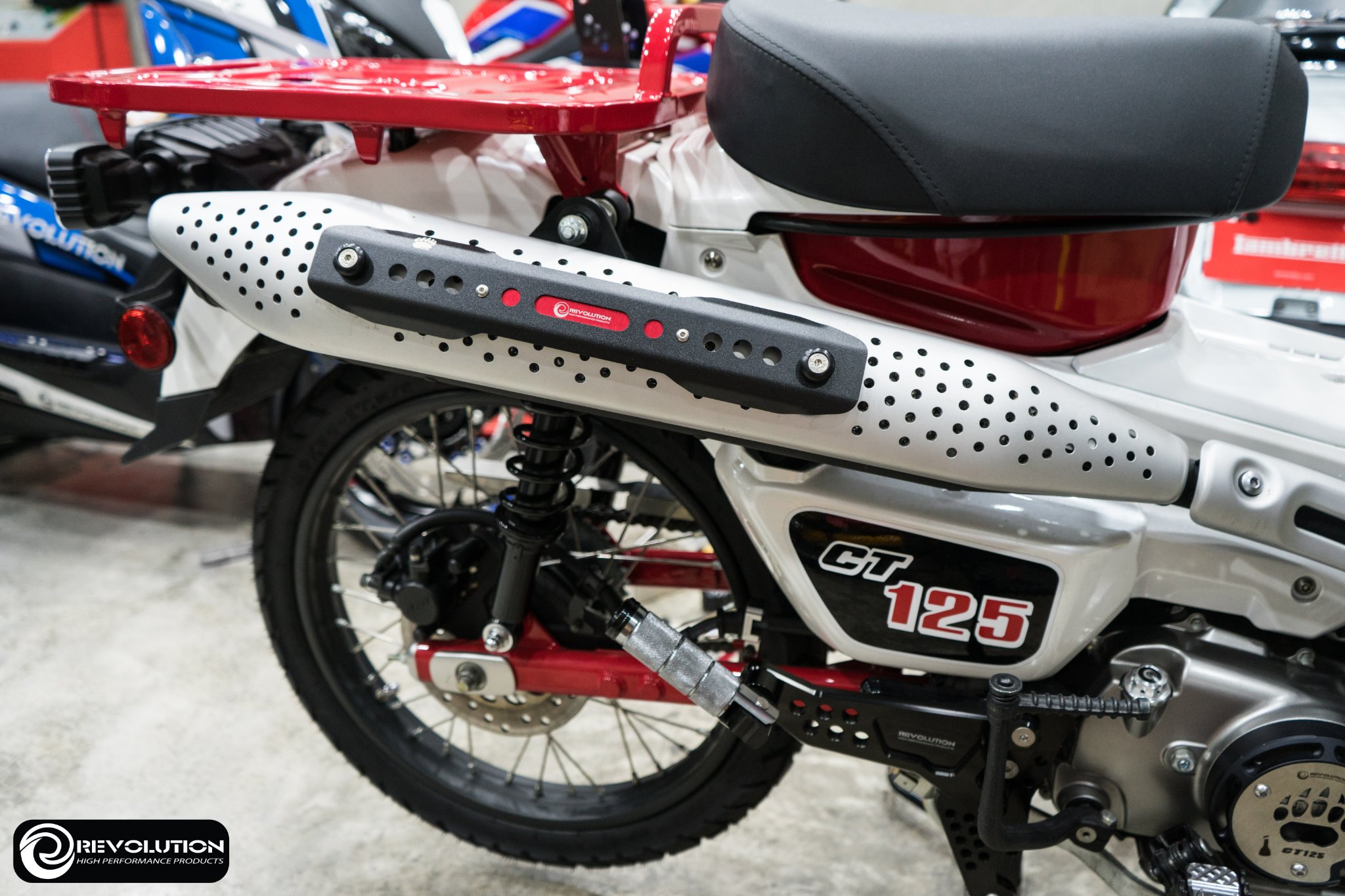 แผงกันร้อนท่อ+บู๊ชรองน็อต (สแตนเลสดำ+มีเนียม) REVOLUTION CT-125 ราคา980 ดำ เทา แดง