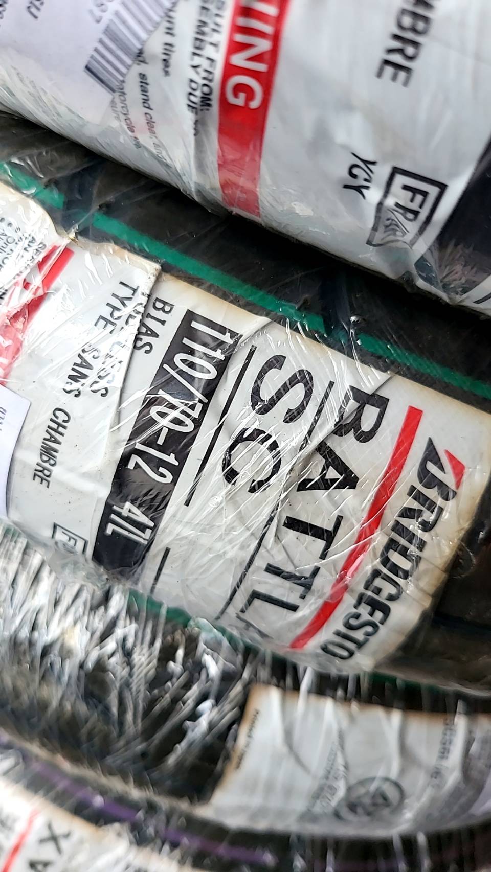 ยางBattlax ใส่ Honda Lead 125 เบอร์ยางหน้า 110/70-12 (ไทย) เบอร์ยางหลัง 3.50-10 (ญี่ปุ่น) ราคาคู่ละ 3 280 บาท