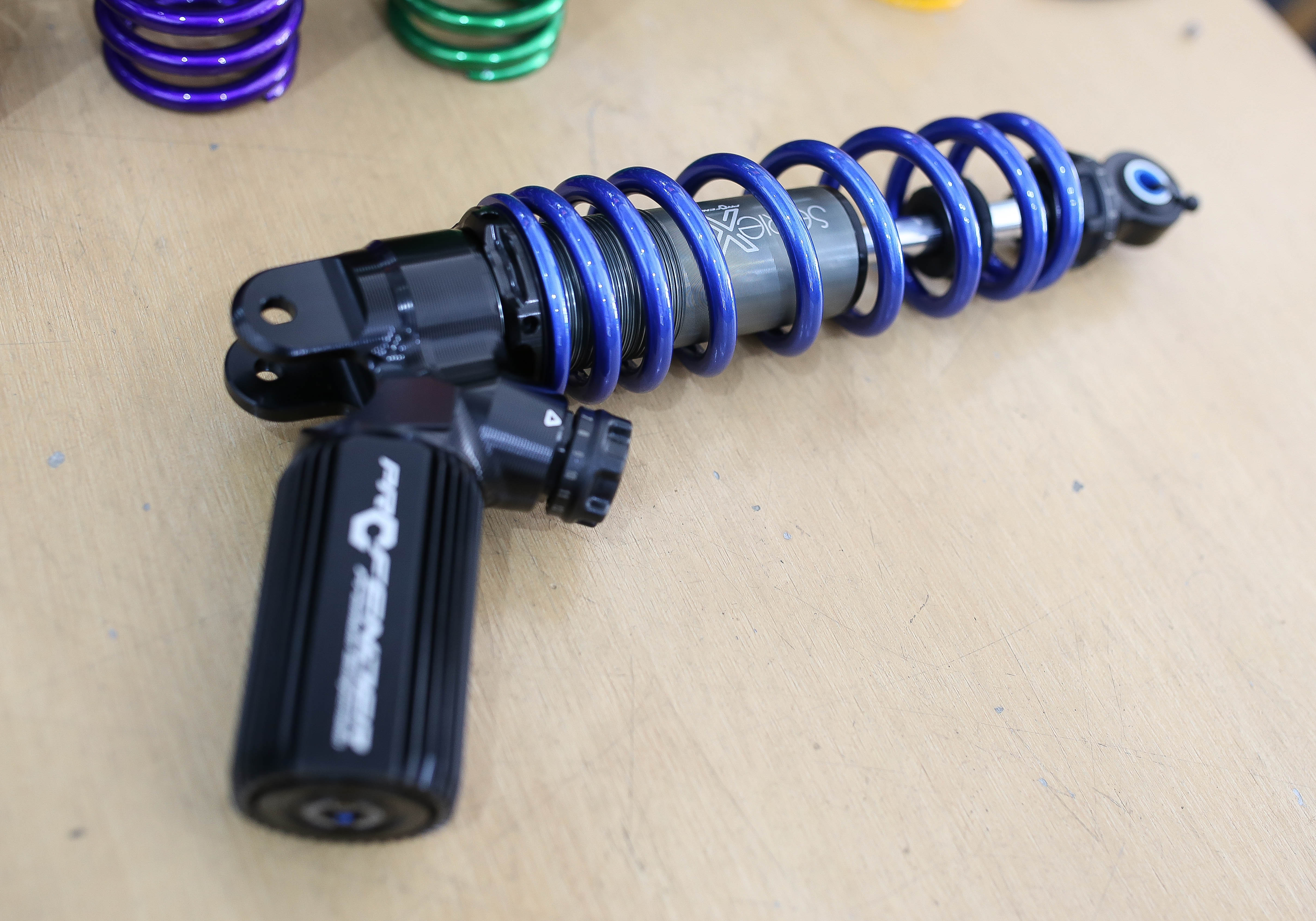 โช๊คสีสปริง profender สีพาวเดอร์โค๊ด โปรโมชั่น ลูกค้าซื้อโช๊คจากทางร้าน ซื้อสปริงสีเพิมเงิน300เท่านั้นครับ