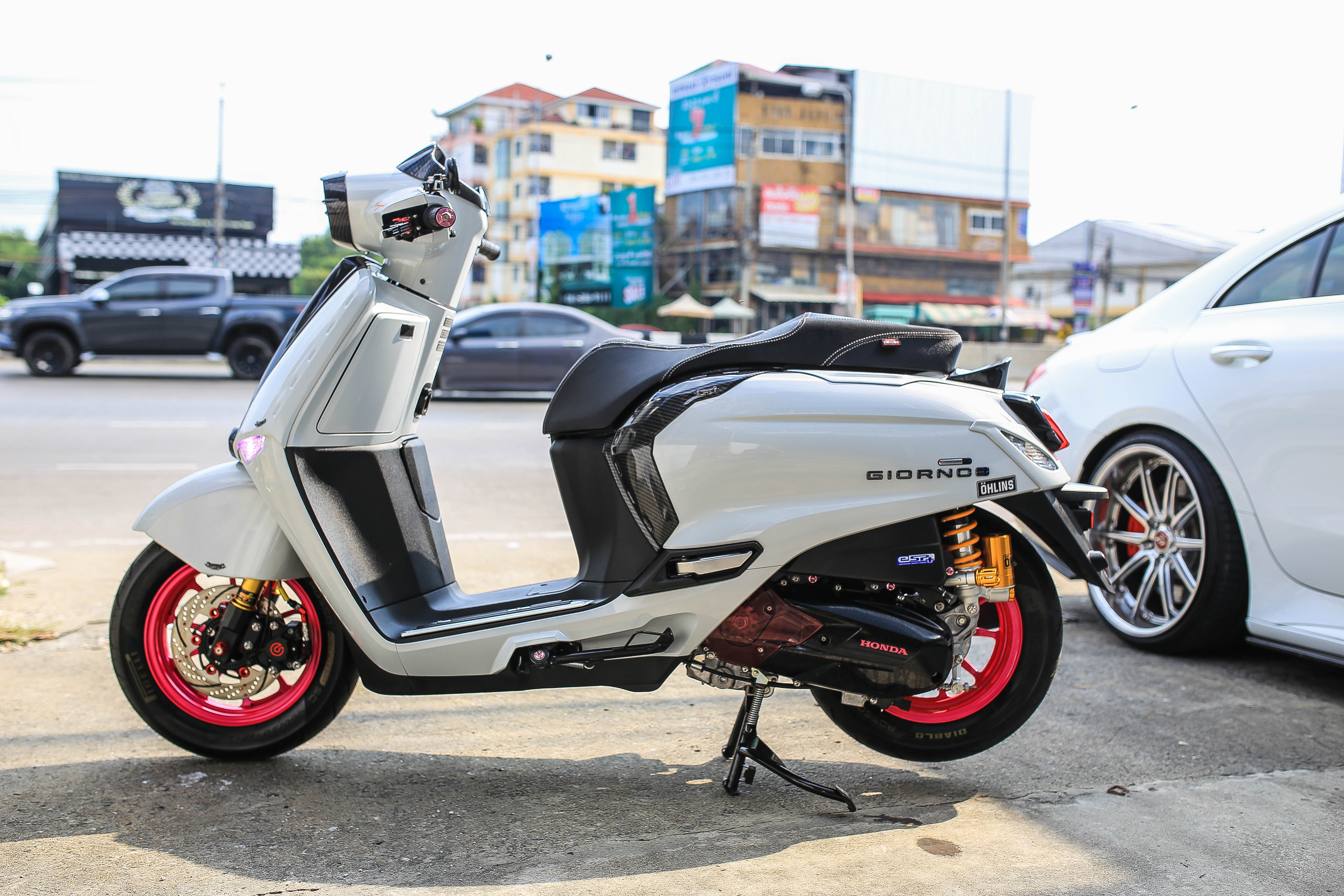 Giorno+ ตัวปิดรูมือจับท้าย (ไม่มีสปอยเลอร์ ) Rear hole cover 1500฿ ชุดตัวปิดรูมือจับท้าย พร้อมสปอยเลอร์ Rear hole cover with spoiler 2100฿