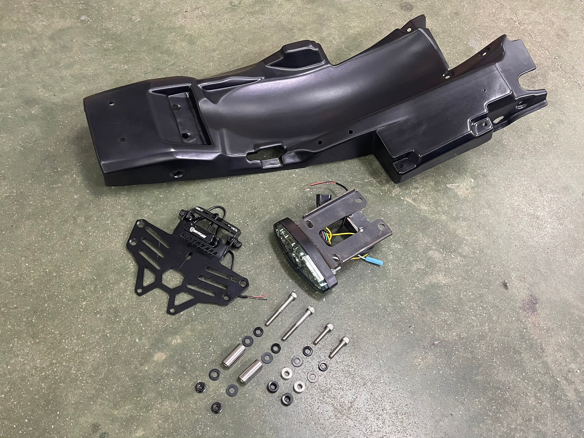 ชุดเซ็ทแผ่นปิดท้าย CRF300L MOTOZAAA พัอมท้ายสั้น Under Tray Tail CRF300L combo set 3900฿