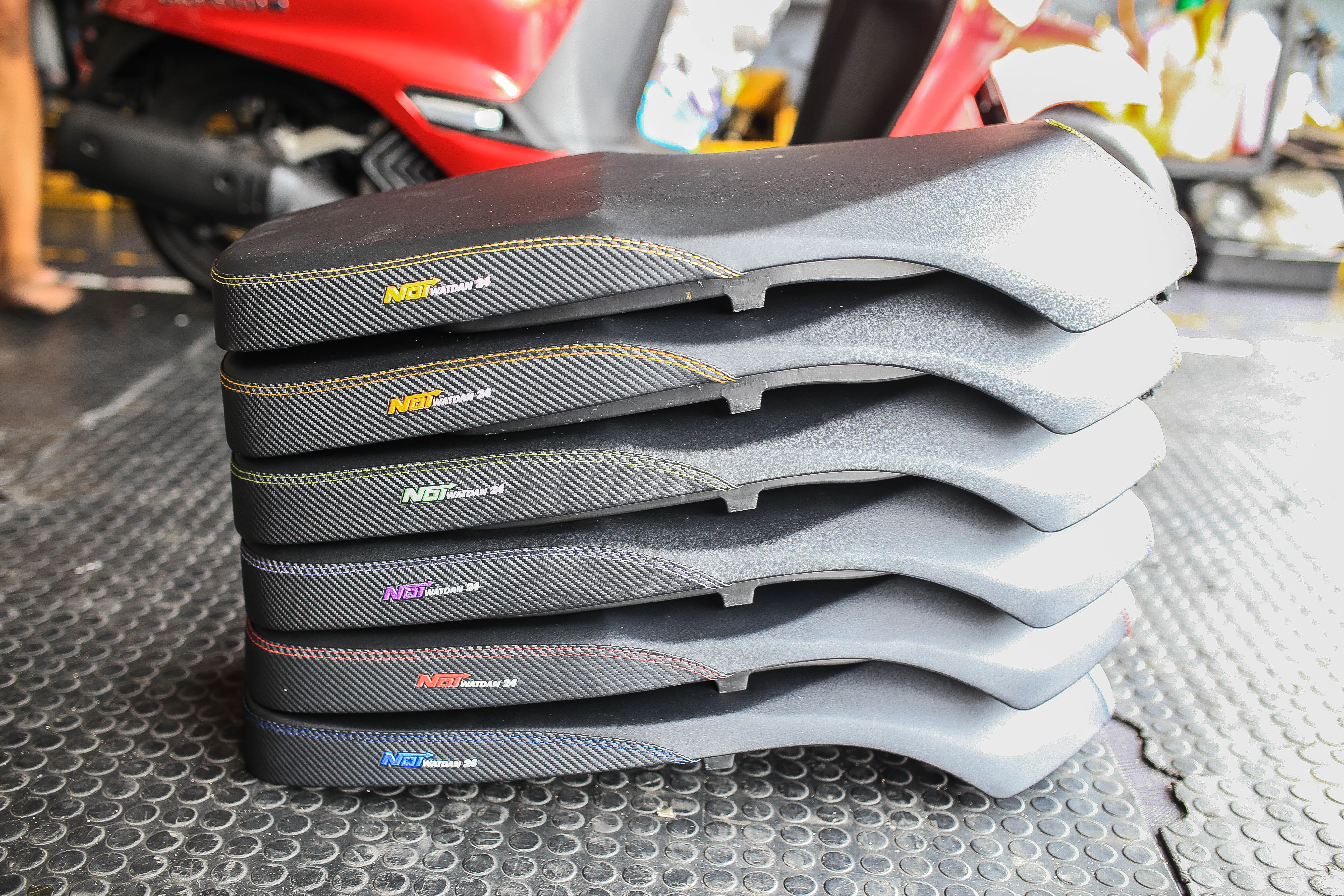 เบาะ2ตอนทรงบาง GIORNO+ โครงเทียม ร้านหน่อยวัดด่าน ผ้าเรดเดอร์ กันน้ำ ด้ายมี เหลือง ส้ม เขียว ม่วง แดง น้ำเงิน