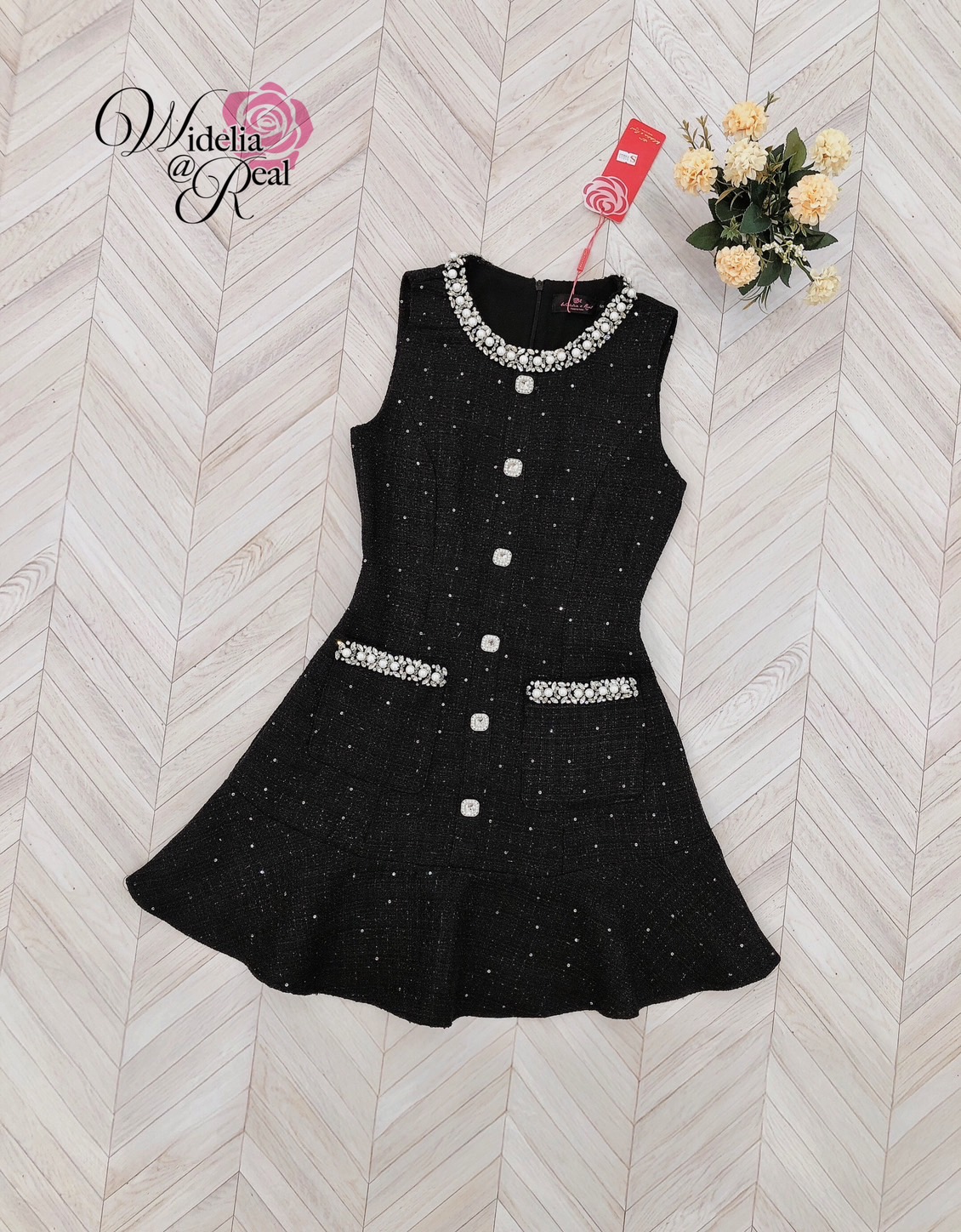 Korea Dress เดรสแขนกุด คอเย็บไข่มุกและเย็บเพชร (ดำ)