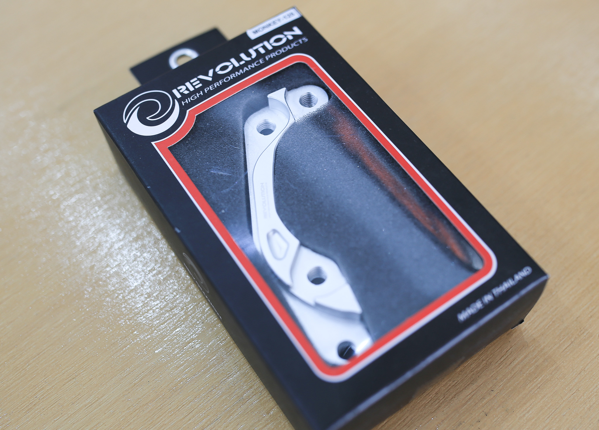 ขาจับปั้มผีเสื้อหน้า HONDA MONKEY 125 REVOLUTION สีเงิน-สีดำ ราคา900