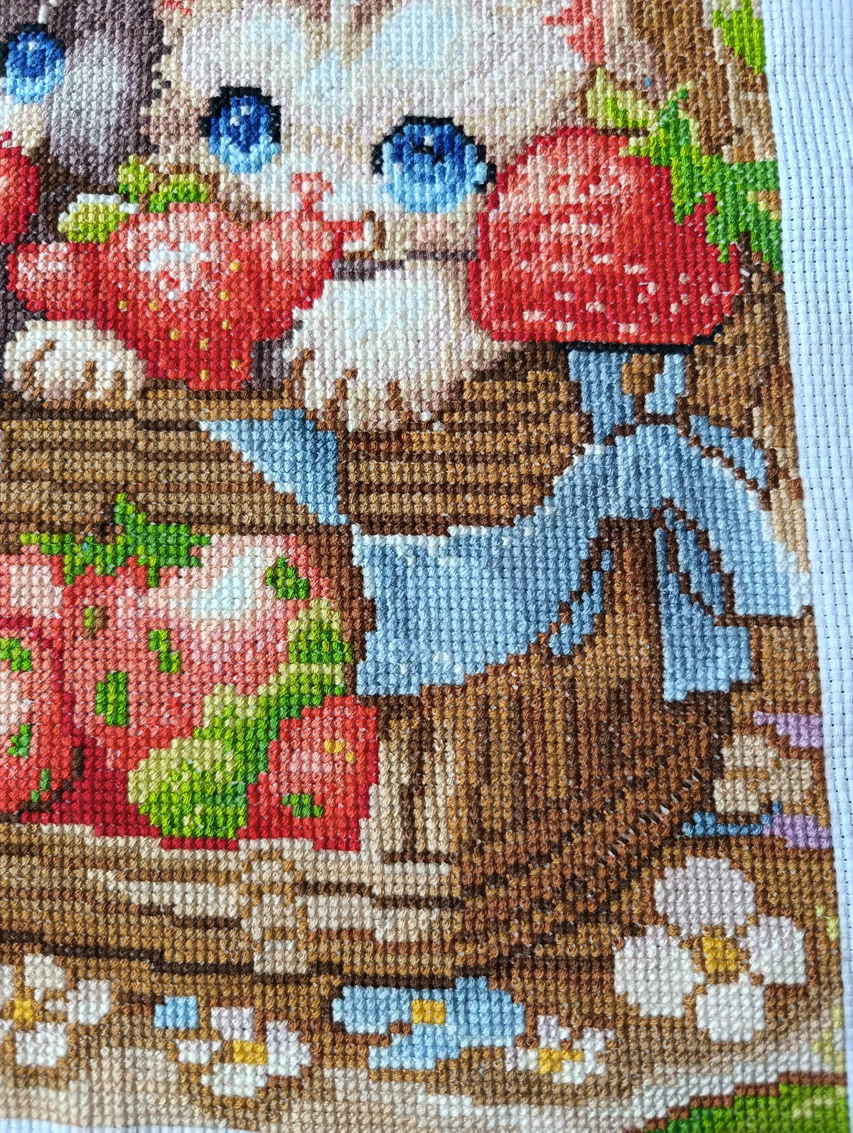 cat-1031 *สินค้าหมด* ชุดปักครอสติช ลายแมวน้อยในตะกร้าสตรอเบอรี่ (ปักเต็มผืนผ้า ไม่มีเดินเส้น ผ้า11CT พิมพ์ลาย ปัก 3 เส้นเล็ก) ขนาด 41*50 ซม.ผ้าครอสติช 11CTพิมพ์ลายปักบนผ้า ไหมคอตตอน 40 สี ผังลาย เข็ม