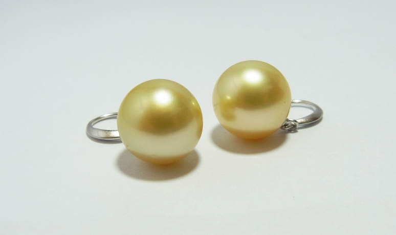 ต่างหูไข่มุกแบบคล้อง south sea ขนาด 11-12 มิล กลม สีทอง เกรด AAA