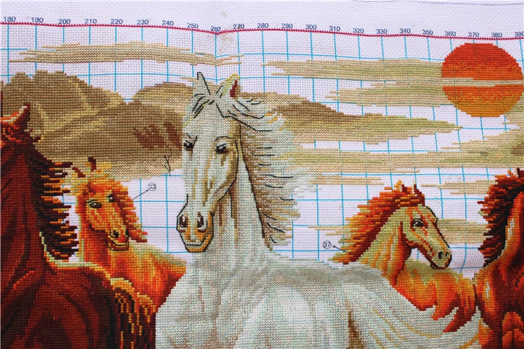 maa-1018 *พร้อมส่ง* ชุดปักครอสติช ลาย 8 อาชา (ปักครั้งละ 3 เส้นเล็ก) ขนาด 133*63 ซม.ผ้าครอสติช 11CTพิมพ์ลายปักบนผ้า ไหมคอตตอน 58 สี ผังลาย เข็ม