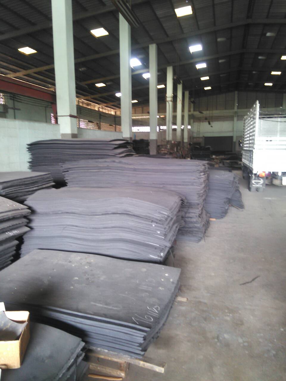 แผ่นยางeva สีดำเรียบ/ลายกันลื่น หนา20 mm. กว้าง 130 cm.ยาว 240 cm.