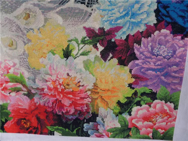 peacock-1126 *สินค้าหมด* ชุดปักครอสติช ลายนกยูงคู่ในสวนโบตั๋น (ปักเต็มผืนผ้า ไหมคอตตอน ปักครั้งละ 3 เส้นเล็ก) ขนาดใหญ่ 151*67 ซม.ผ้าครอสติช 11CTพิมพ์ลายปักบนผ้า ไหมคอตตอน 65 สี ผังลาย เข็ม