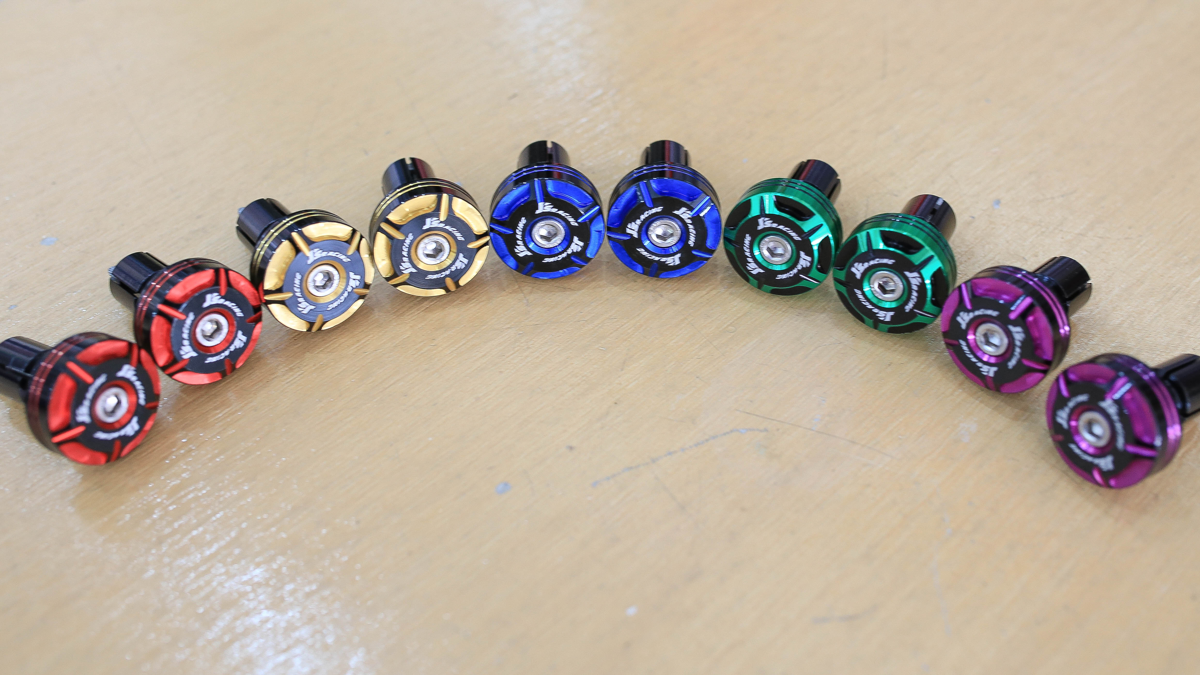 น็อตปลายแฮนด์ 34 MM Js Racing 2สี ราคา550 ใส่รถ Forza , Xmax , Pcx , Nmax , Aerox , ทุกรุ่น