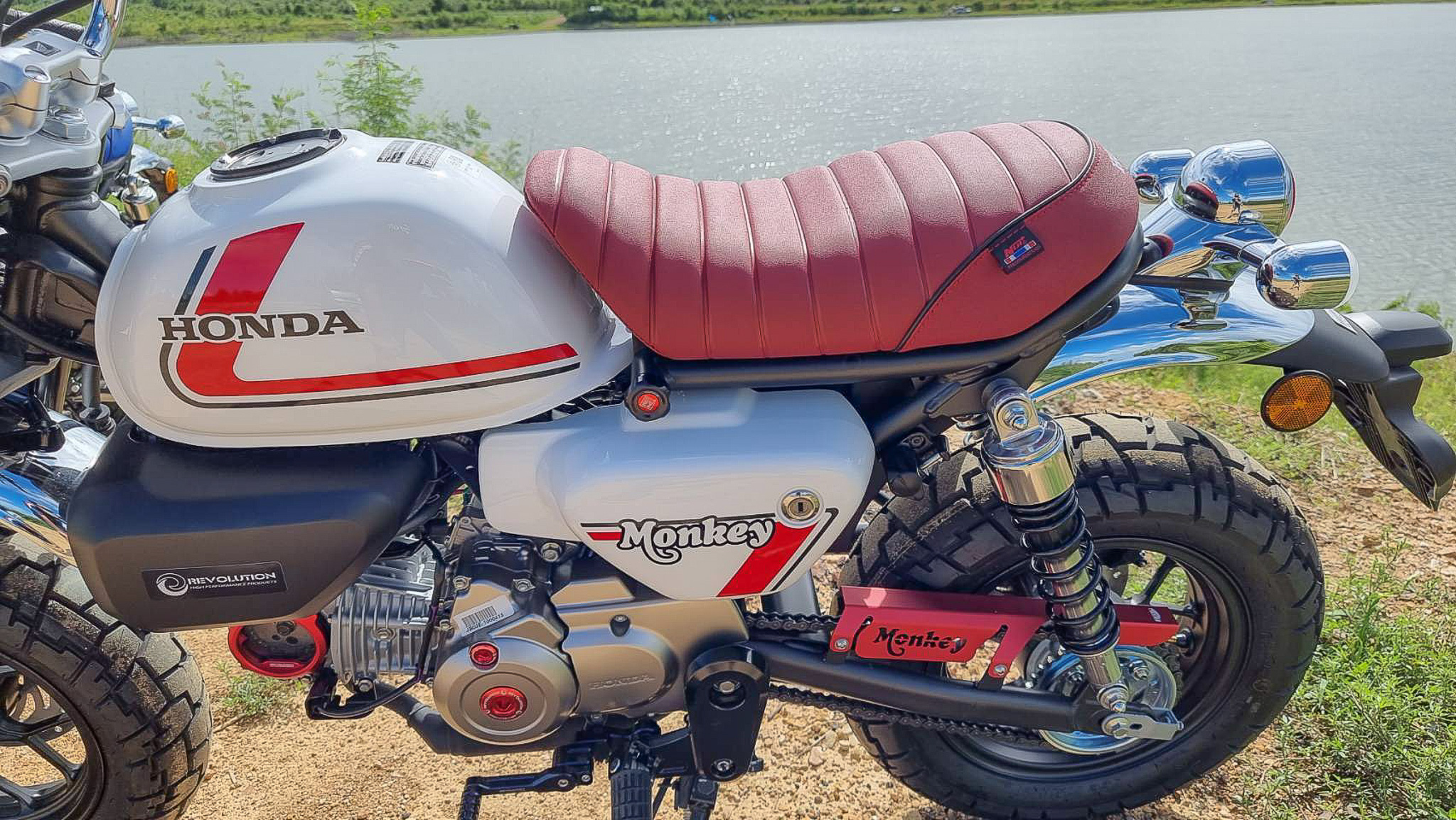 เบาะ HONDA MONKEY 125 หน่อยวัดด่าน มีสีดำ แดง น้ำเงิน น้ำตาล ราคา2500