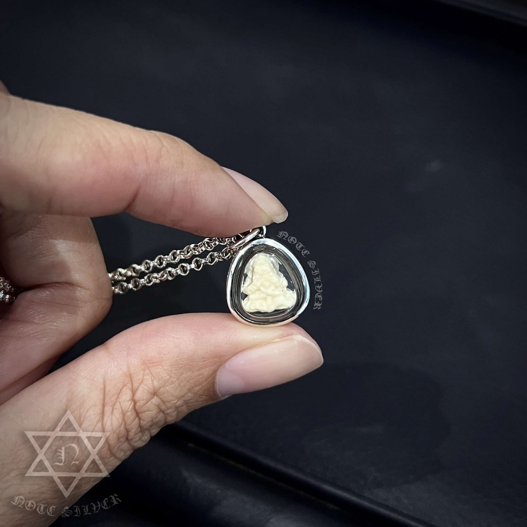 เลี่ยมกรอบองค์พิฆเนศ เลี่ยมจับขอบเรียบแบบสันเหลี่ยม Sterling Silver 925 NSSV3421