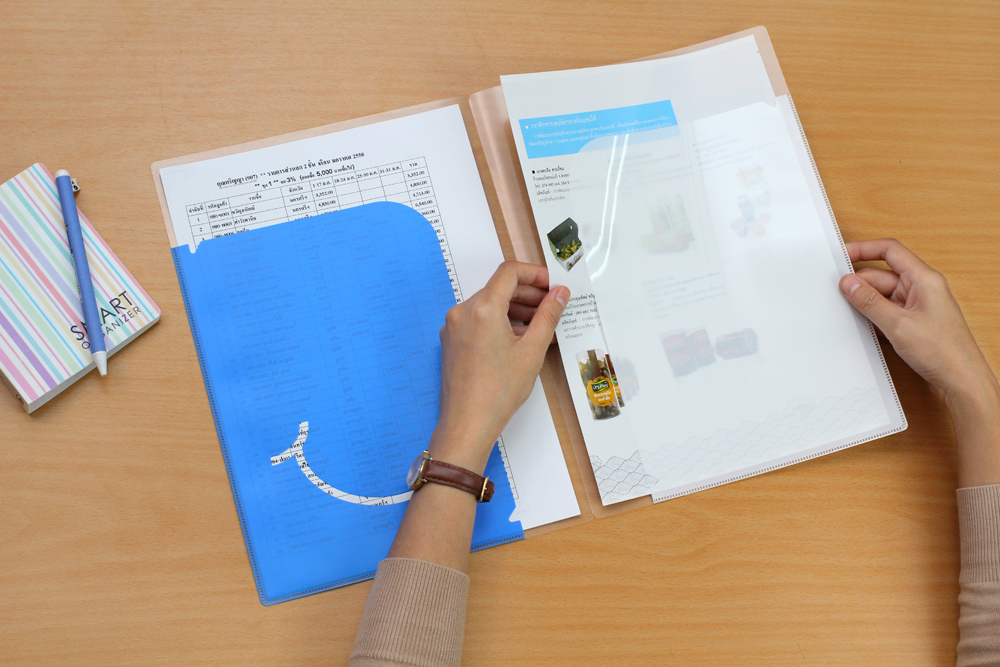 แฟ้มพับ A4 มีช่องใส่เอกสาร พิมพ์ลาย 523Q