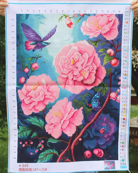 botan-1018 *พร้อมส่ง* ชุดปักครอสติช ลายนกน้อยกับช่อโบตั๋น (ปักเต็มผืนผ้า ไม่มีเดินเส้น ผ้า 9CTพิมพ์ลาย ปัก 4 เส้นเล็ก) ขนาด 64*84 ซม.ผ้าครอสติช 9CT พิมพ์ลายปักบนผ้า ไหมคอตตอน 45 สี ผังลาย เข็ม