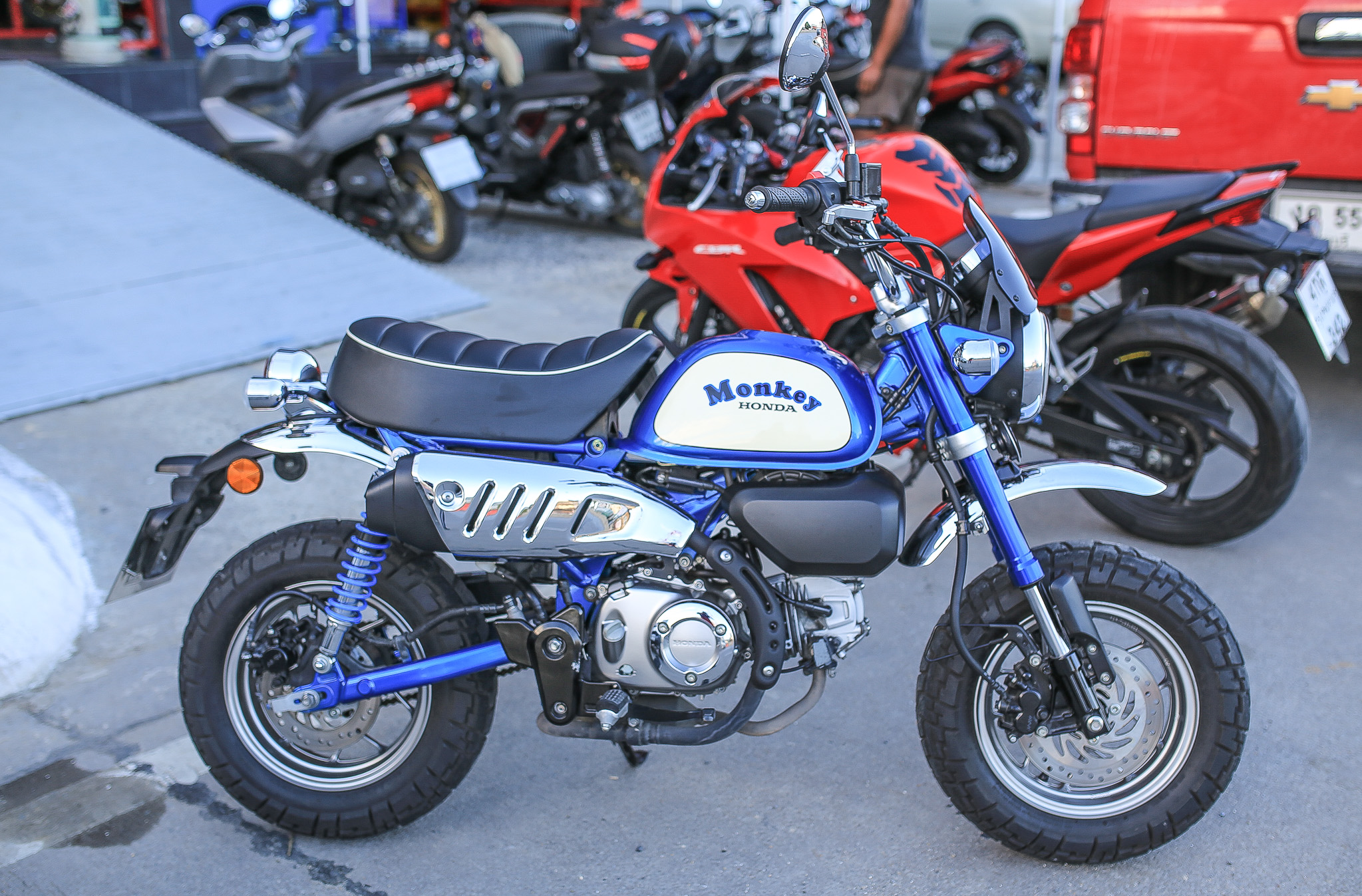 ชิวหน้า two tone #L J-MAX HONDA DAX-MONKEY 125 ราคา 980