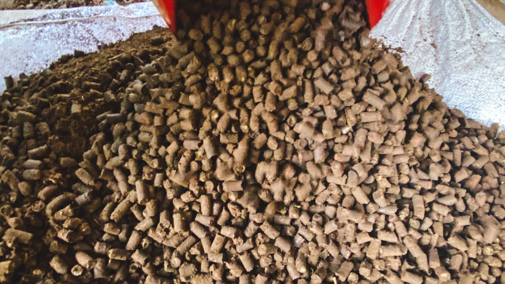 เครื่องอัดเม็ดติดหัวรถไถเดินตาม 8,500 บาท ส่งฟรี