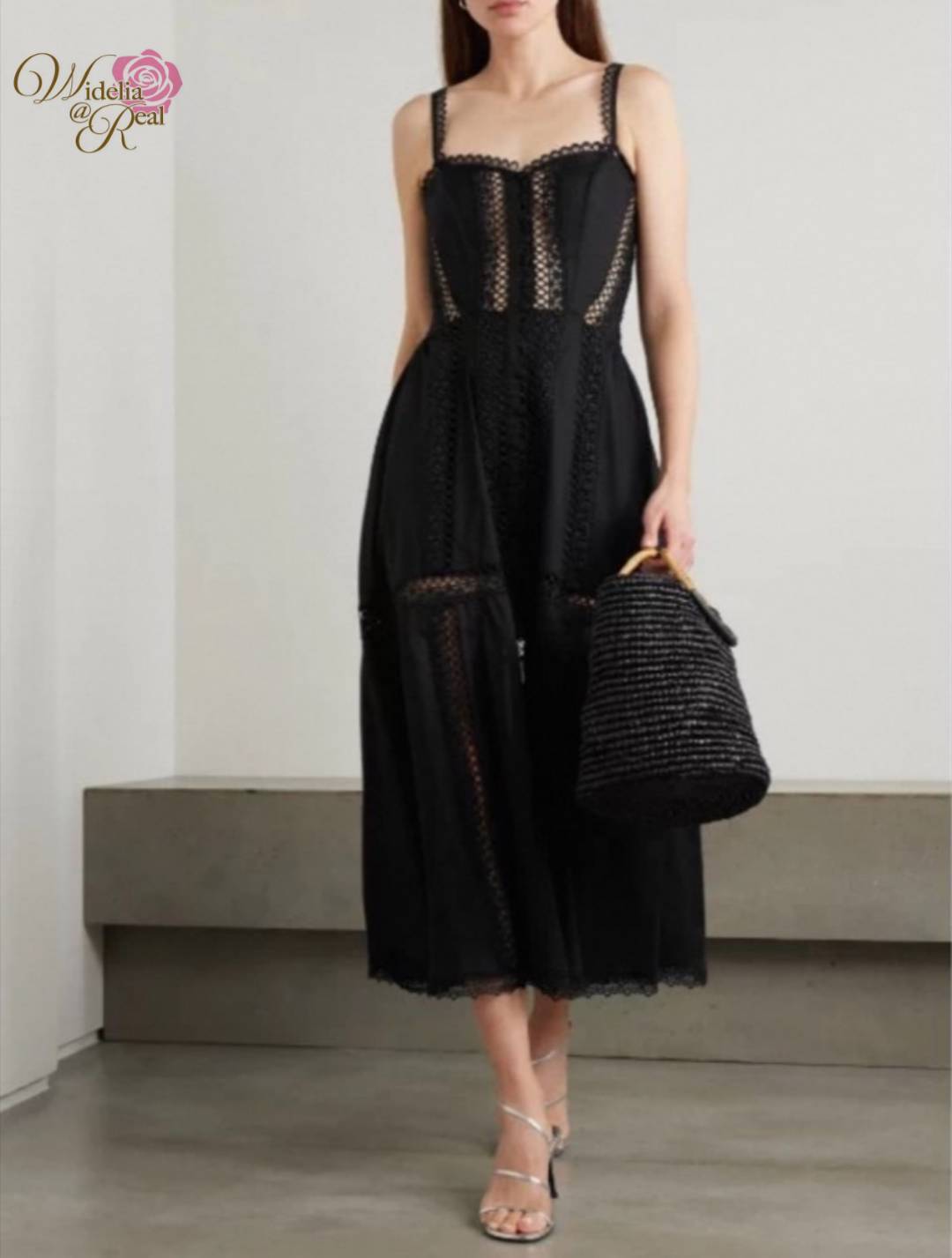 Dress สายเดี่ยวตัวยาว ท่อนบนปักฉลุทั้งตัวเพิ่มความเซ็กซี่