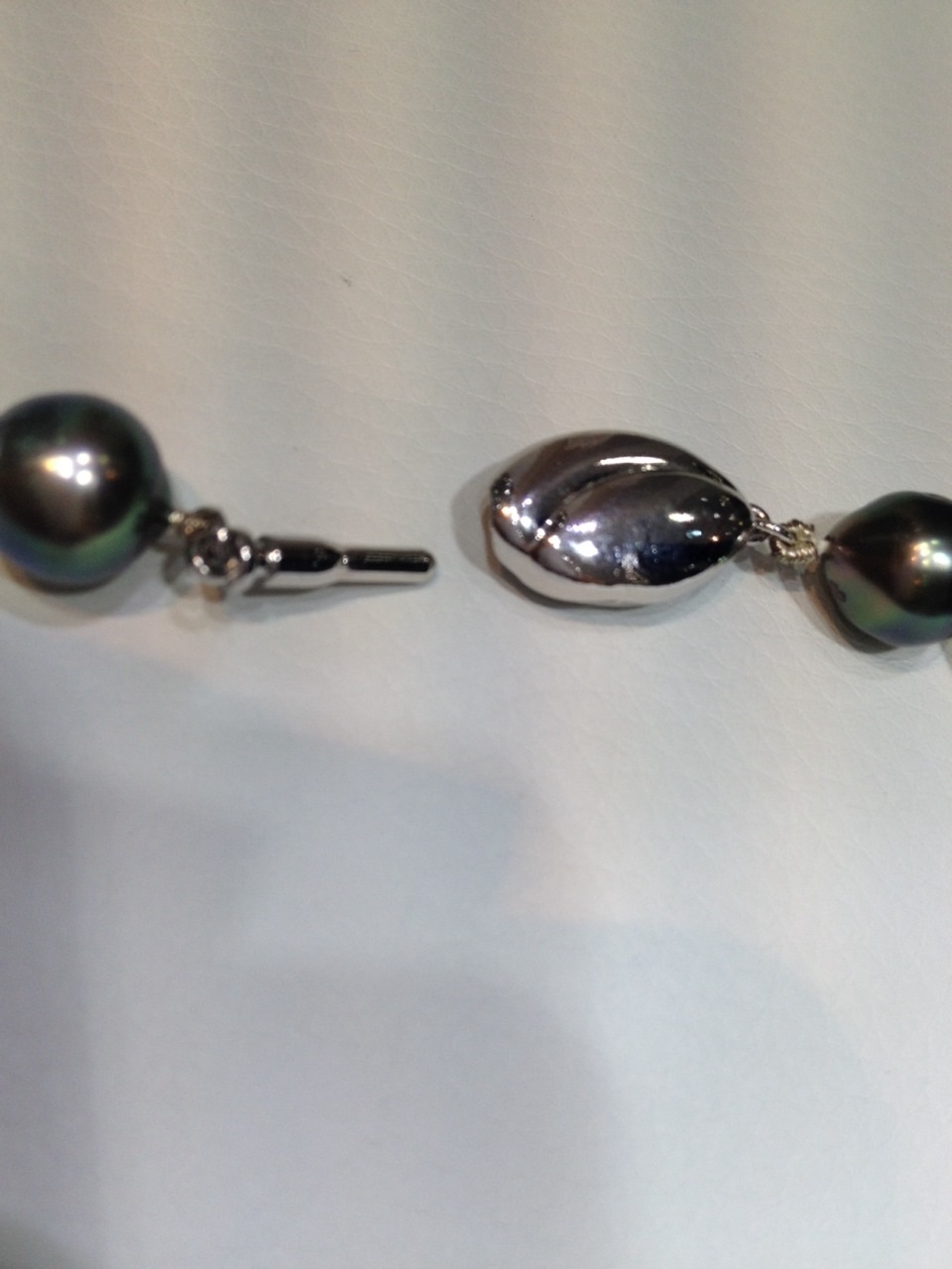 ไข่มุก south sea ขนาด 9-10.9มิล กลม สีขาวสลับสีดำ