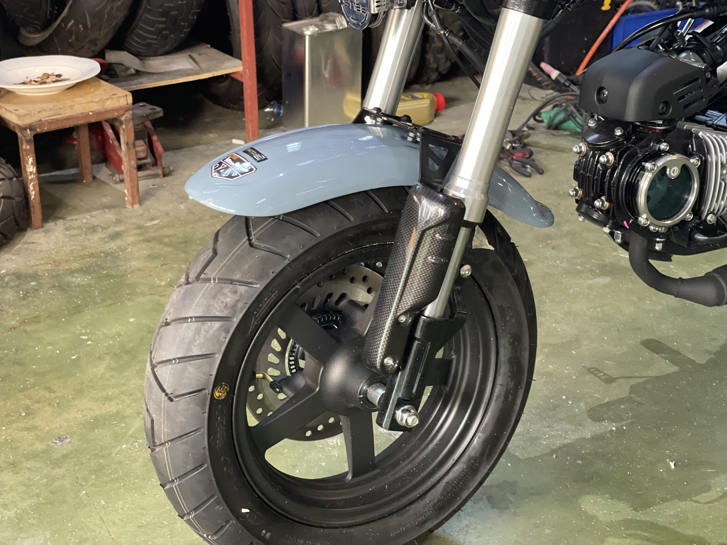 บังโคลนหน้าทรงต่ำ MotolordD Dax125 Low front fender Dax125 2,500฿(งานสี/ลายเคฟล่า) 2,900฿ (พ่นสีโครมเมียม)