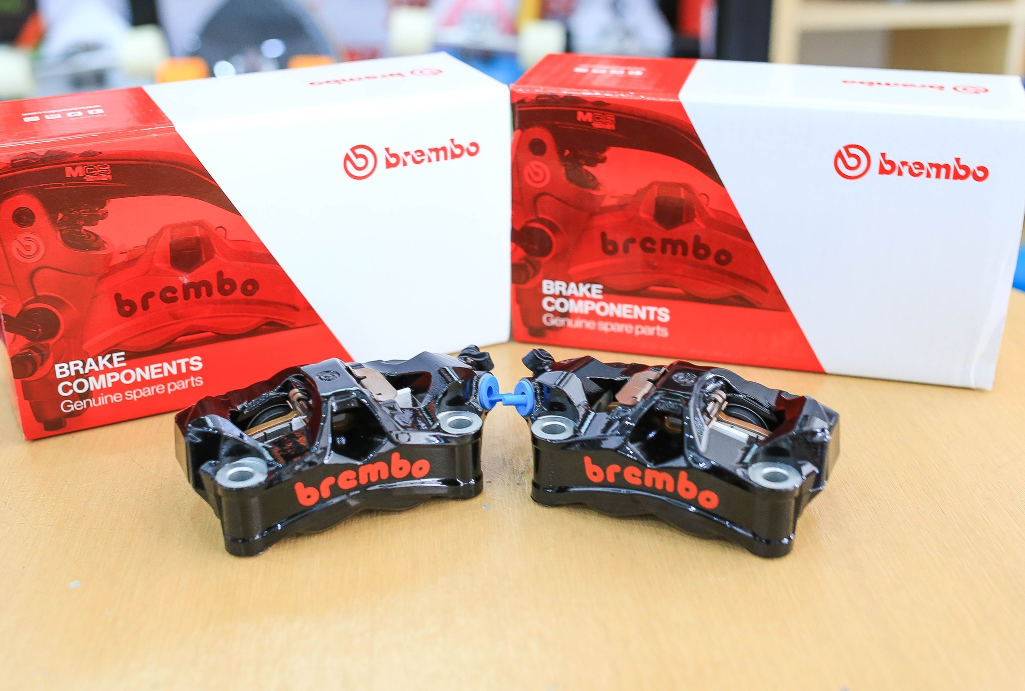 ปั้ม Brembo Stylema สีใหม่ล่าสุดดำเงาโลโก้แดง ข้างละ 17,000 คู่ละ 31,000฿