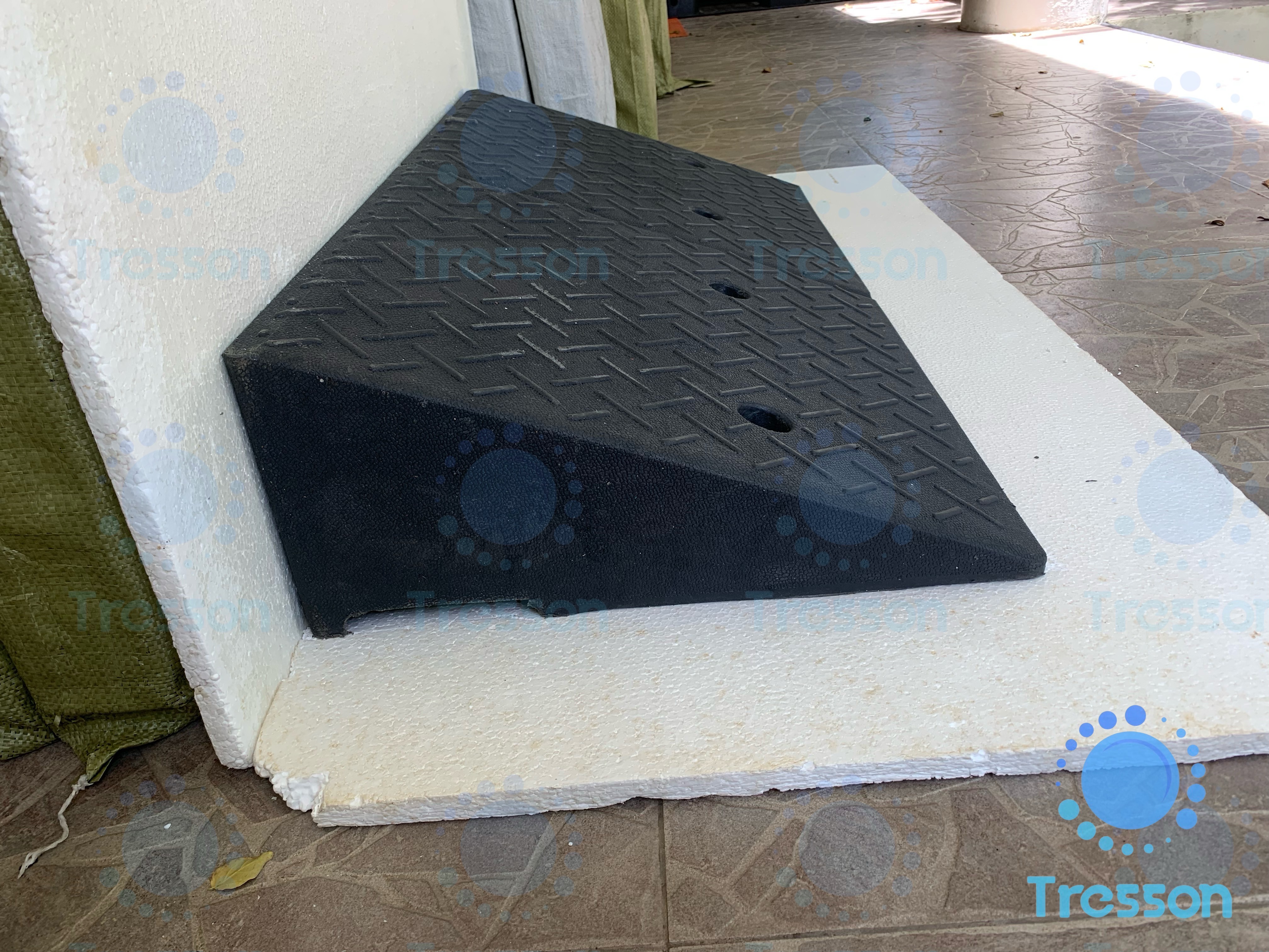 ทางลาดยางปีนฟุตบาท สูง 19 เซนติเมตร ลึก 45 เซนติเมตร ยาว 95 เซนติเมตร หนัก 15.7 kg - Rubber Ramp 19x45x95cm 15.7 kg