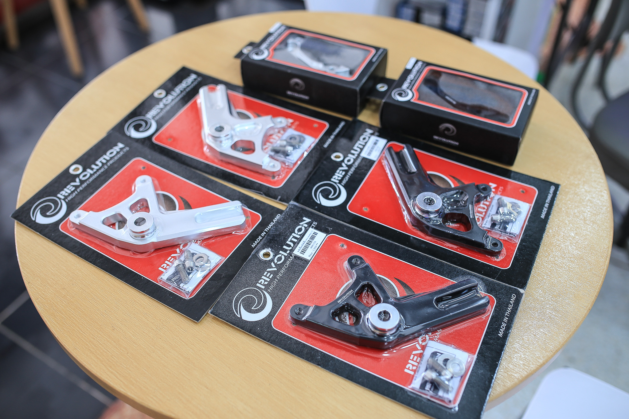 ขาจับปั้มผีเสื้อหน้า HONDA MONKEY 125 REVOLUTION สีเงิน-สีดำ ราคา900