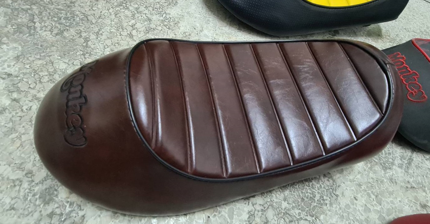 เบาะแต่ง หน่อยวัดด่าน Honda Mankey 125 มีสีลาย ราคา2500