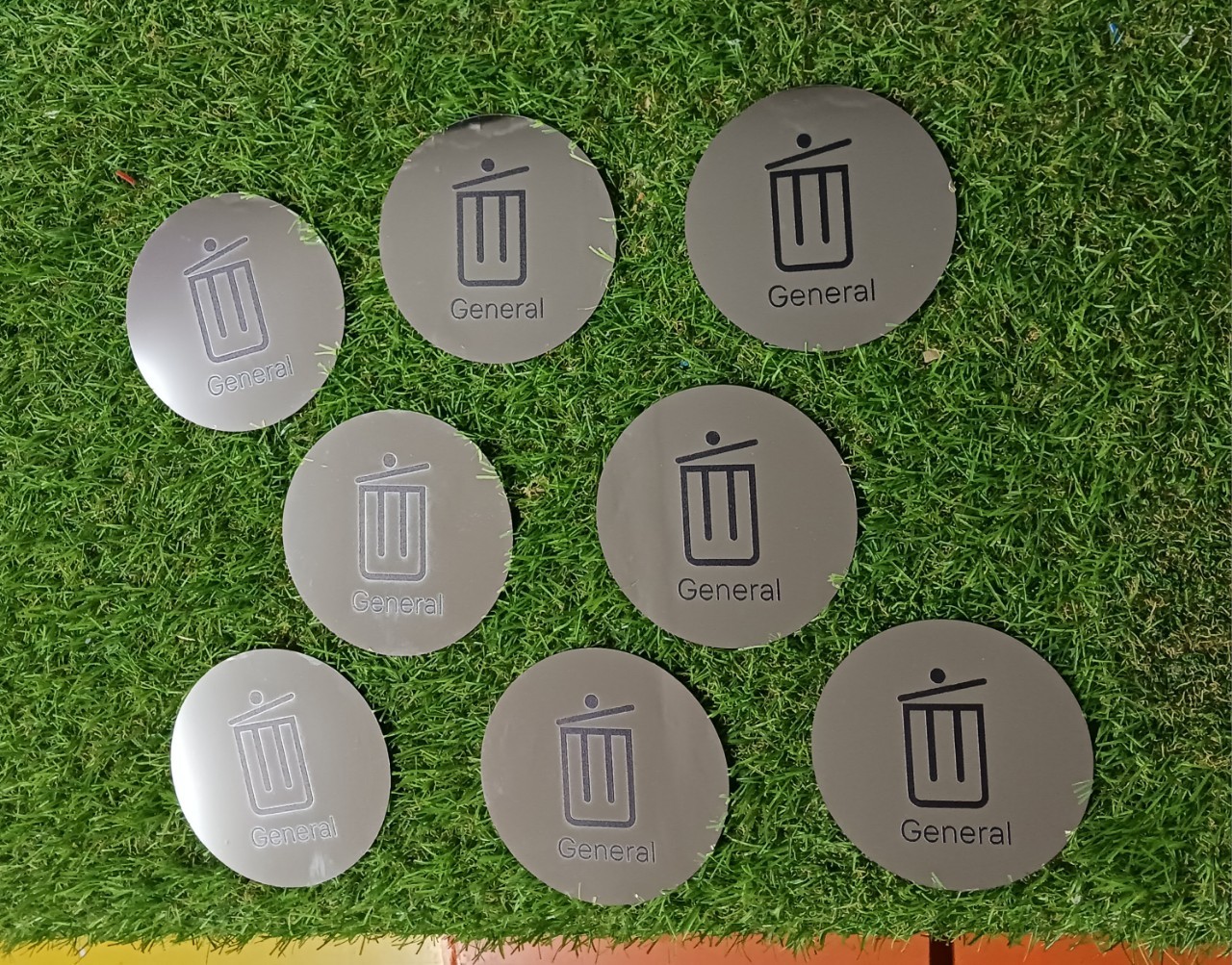 ป้ายเนมเพลต เเสตนเลสสีเงิน มิลเลอร์ สกรีนUV