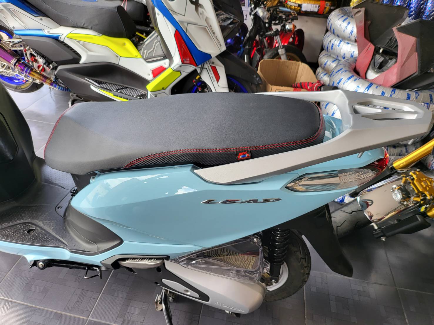 เบาะ LEAD125 ปาดบาง- ปาด2ตอนผ้าเรดเดอร์ด้ายแดง หน่อยวัดด่าน โครงเทียม