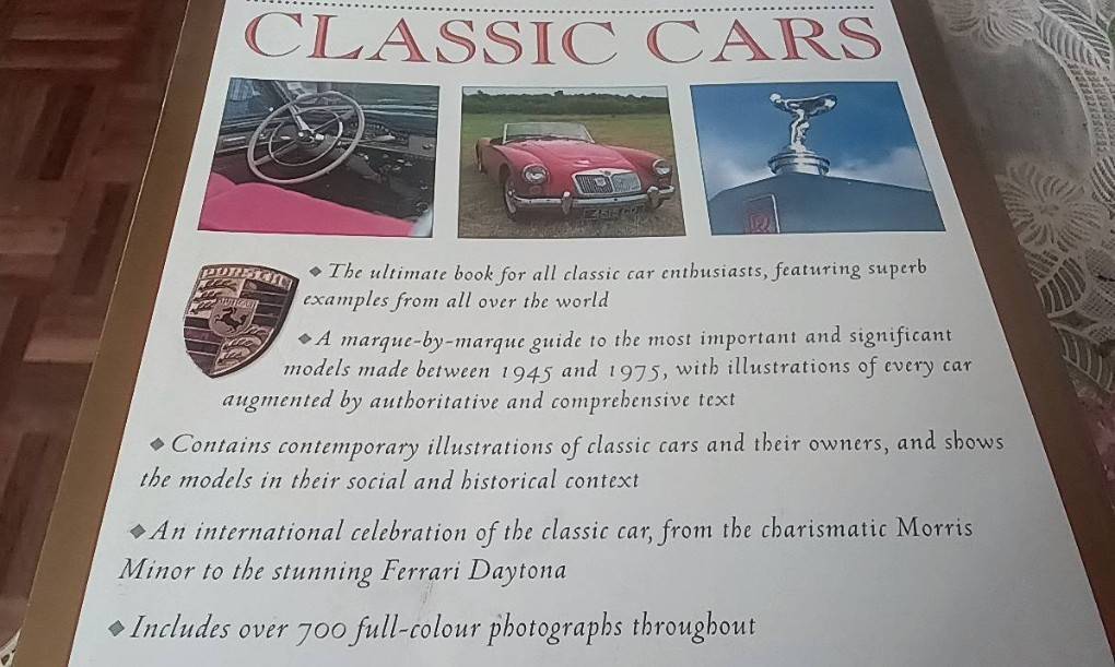 Illustrated Encyclopedia Classic Cars An authoritative A-Z of the classic car from 1945 to 1975