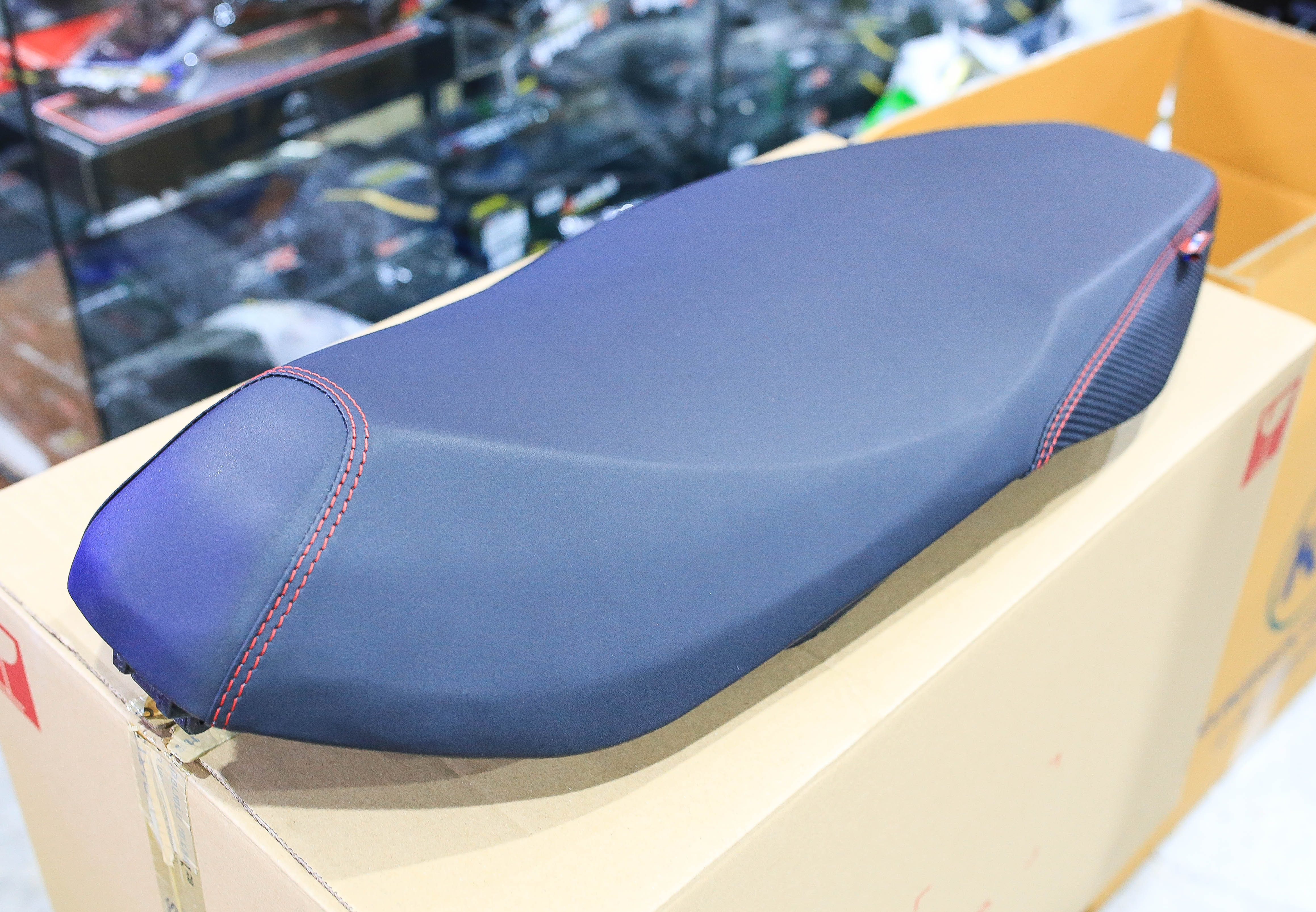 เบาะ CLICK160 ปาด2ตอนผ้าเรดเดอร์ด้ายแดง หน่อยวัดด่าน โครงเทียม