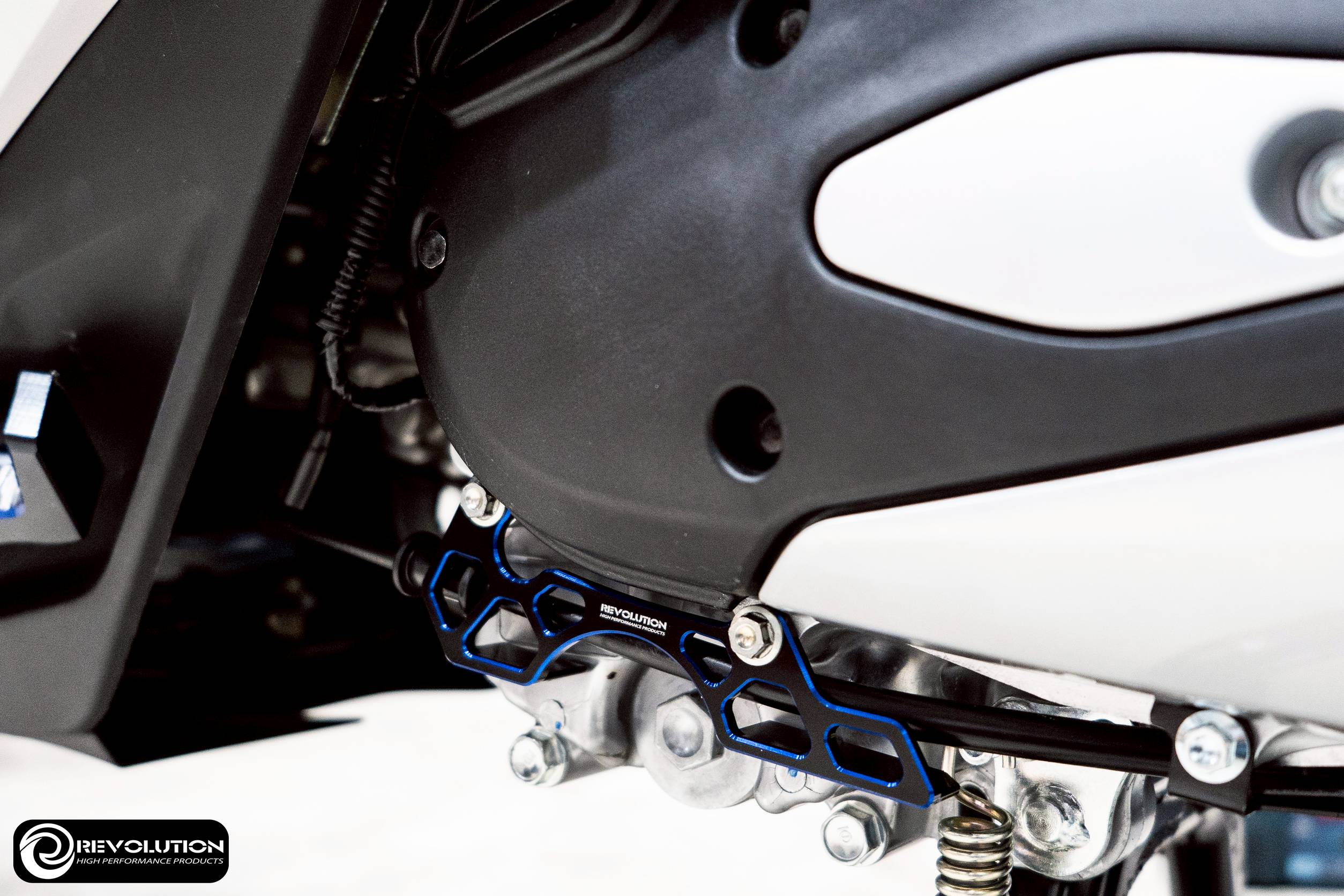 ตัวประคองสายเบรคหลัง CNC ทูโทน REVOLUTION GIORNO+/LEAD-125/PCX-160 STD/CLICK-160 - ดำแดง - ดำทอง - ดำเทา - ดำส้ม - ดำน้ำเงิน - ดำเขียว - ดำม่วง - ดำชมพู ราคา 950 บาท/ตัว